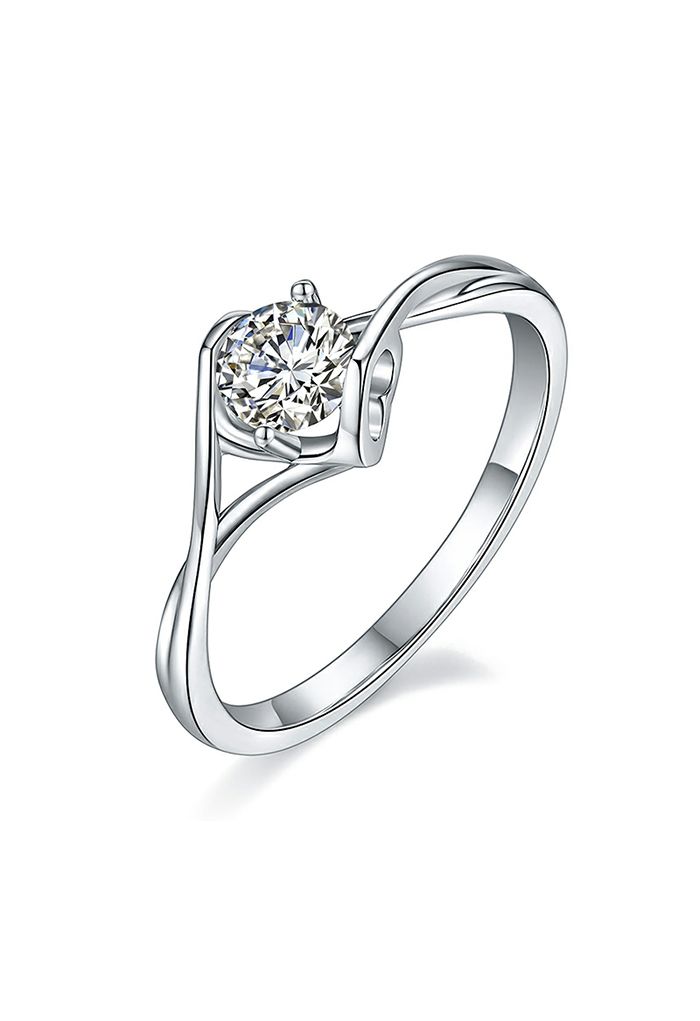 Crisscross Single Moissanite Diamond Ring