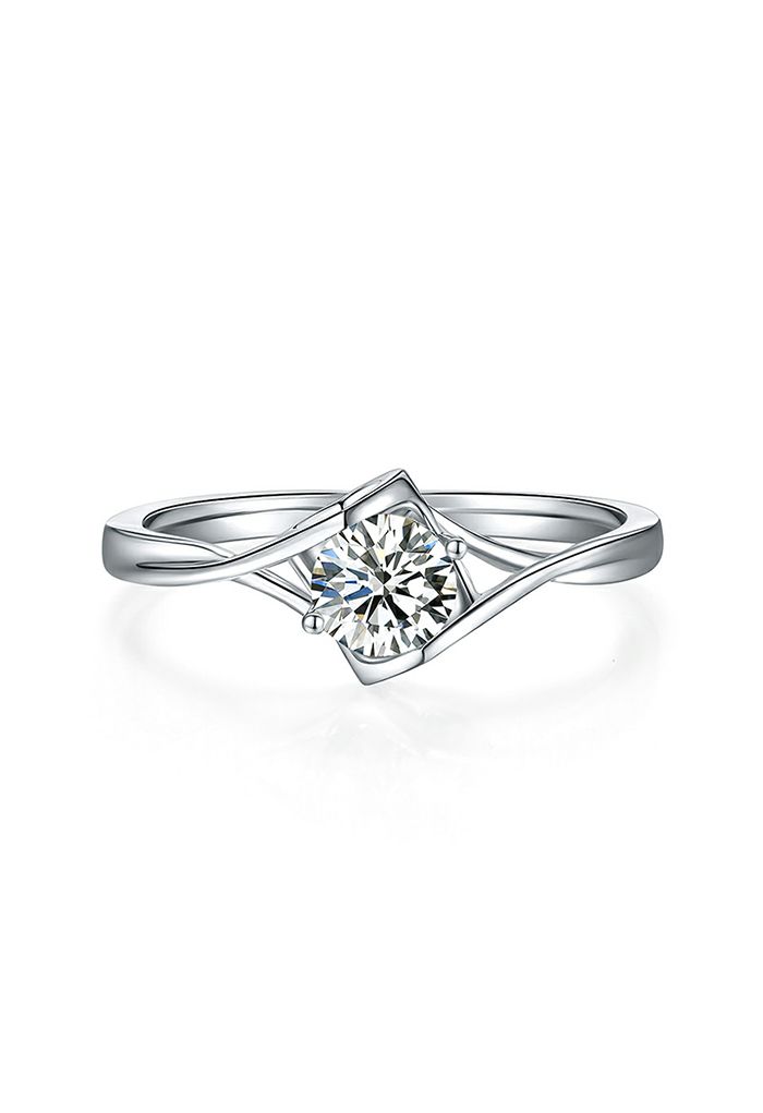 Crisscross Single Moissanite Diamond Ring