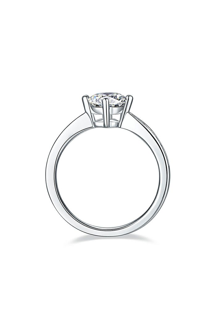 Exceptional Moissanite Diamond Ring