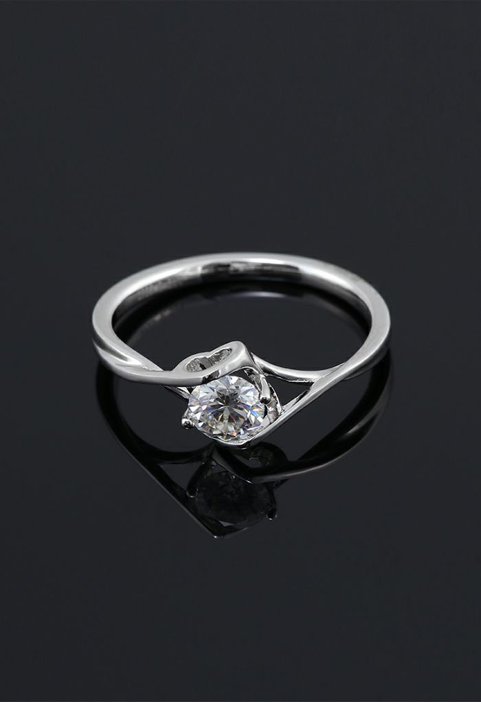 Crisscross Single Moissanite Diamond Ring