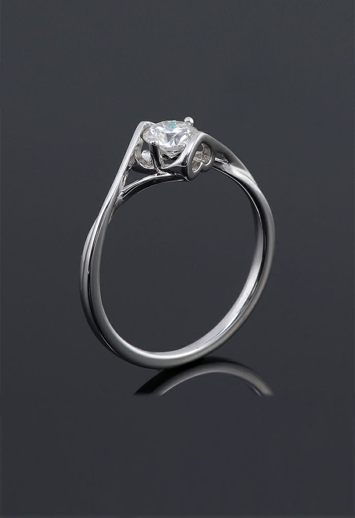 Crisscross Single Moissanite Diamond Ring