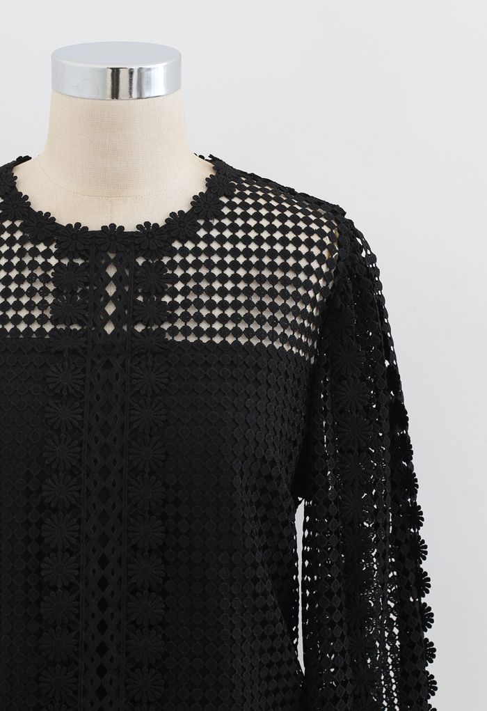 Solid Tone Full Crochet Long Sleeves Top in Black