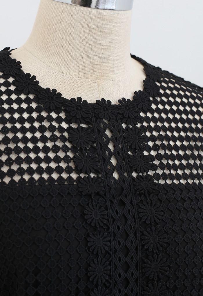 Solid Tone Full Crochet Long Sleeves Top in Black