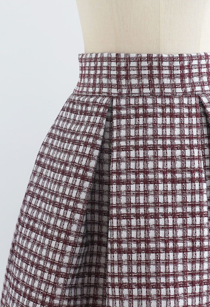 Shimmery Embossed Check Pleated Skirt in Wine