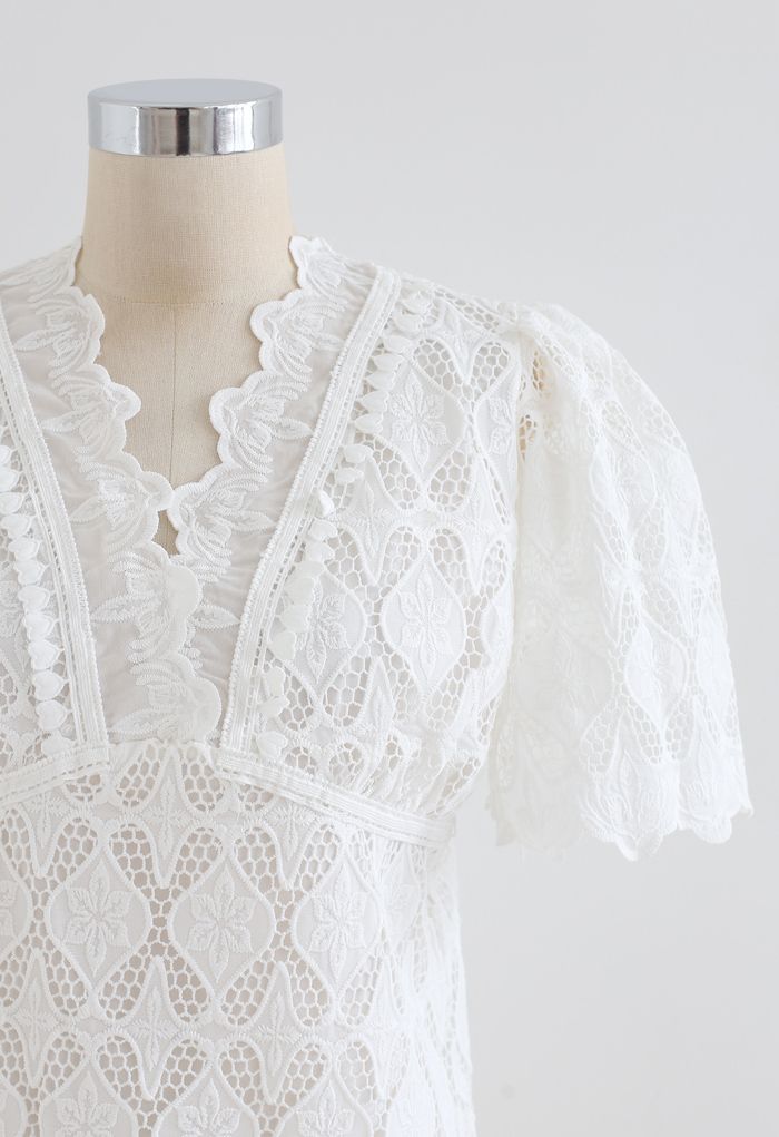 Scallop Edge Embroidered Crochet Top in White