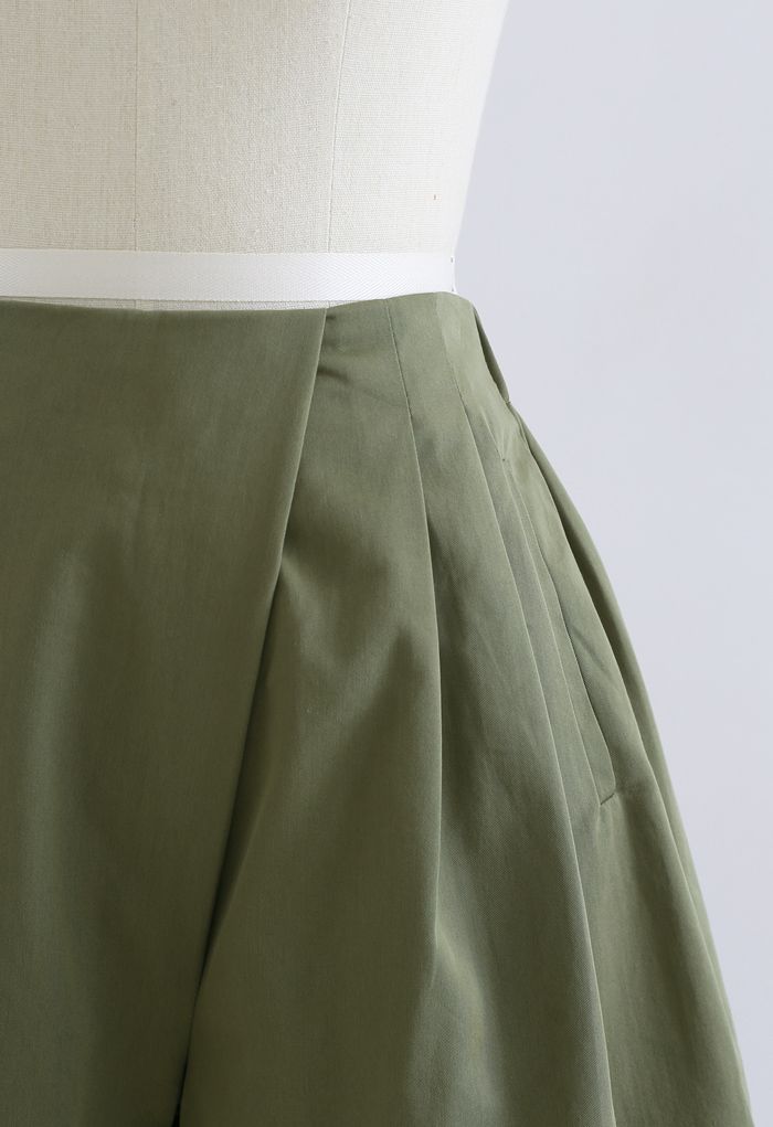 High Rise Side Zip Pocket Pleated Shorts in Army Green