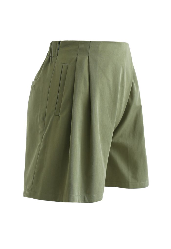 High Rise Side Zip Pocket Pleated Shorts in Army Green
