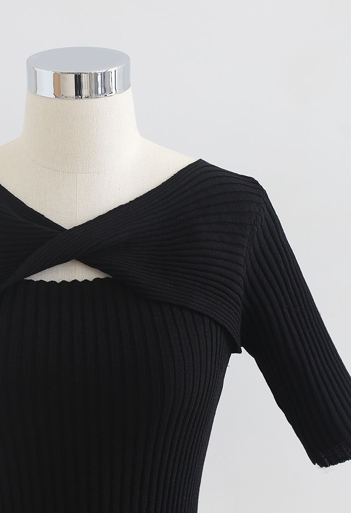 Dual-Use Twist Fitted Knit Top in Black