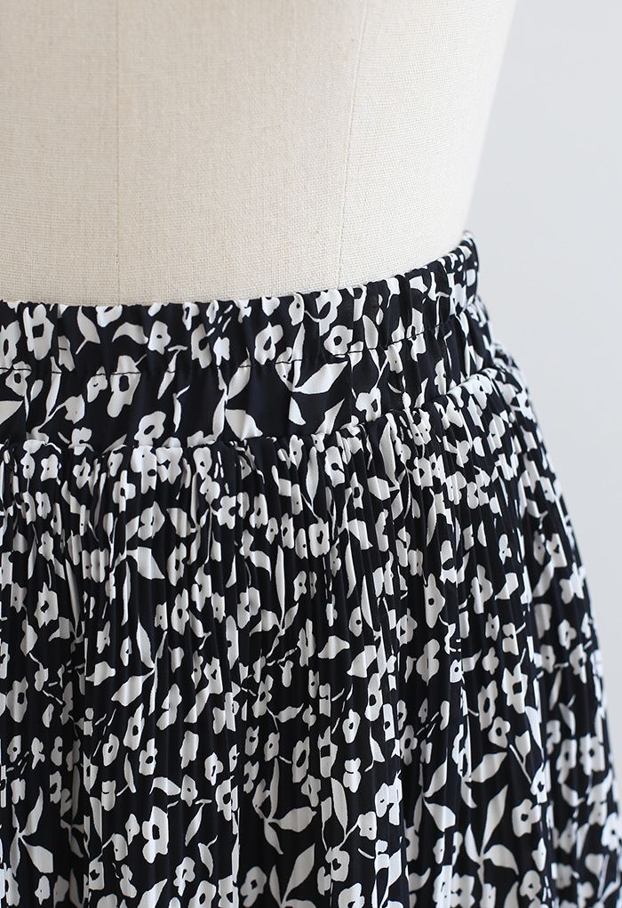 Floret Print Ruffle Detailing Mini Skirt in Black