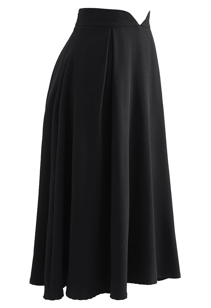V-Shape Cutout Shimmery Pleated Skirt in Black