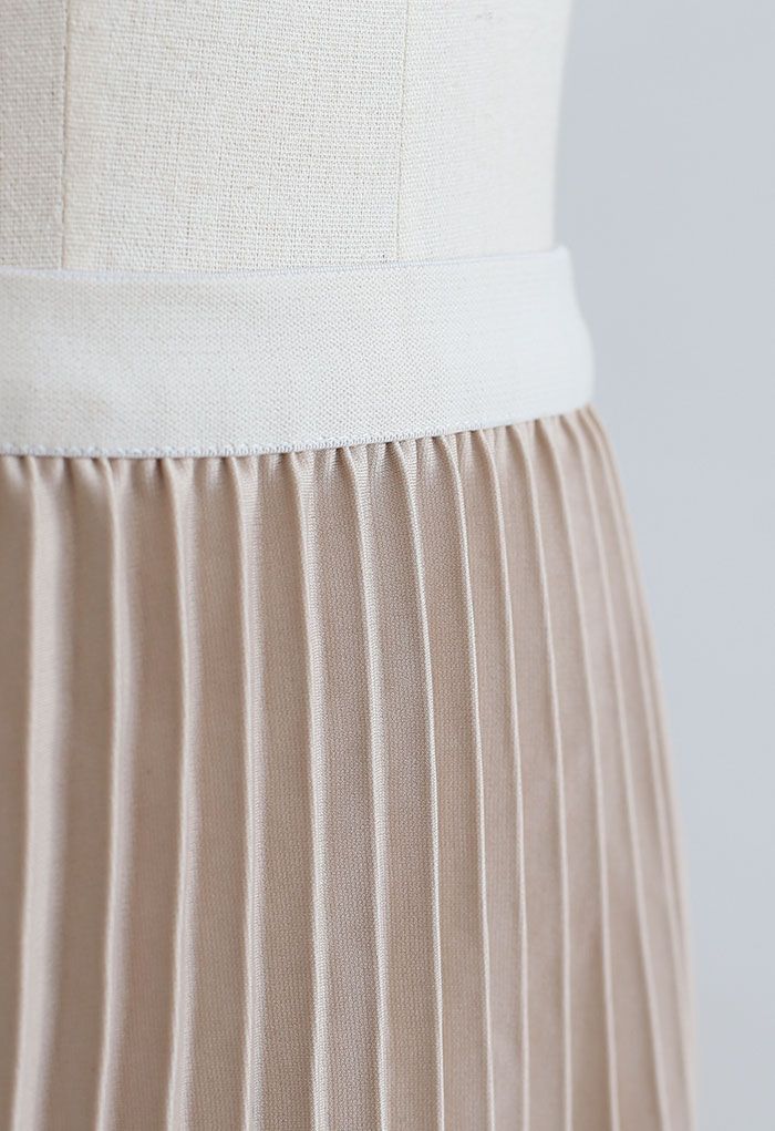Simplicity Pleated Midi Skirt in Cream