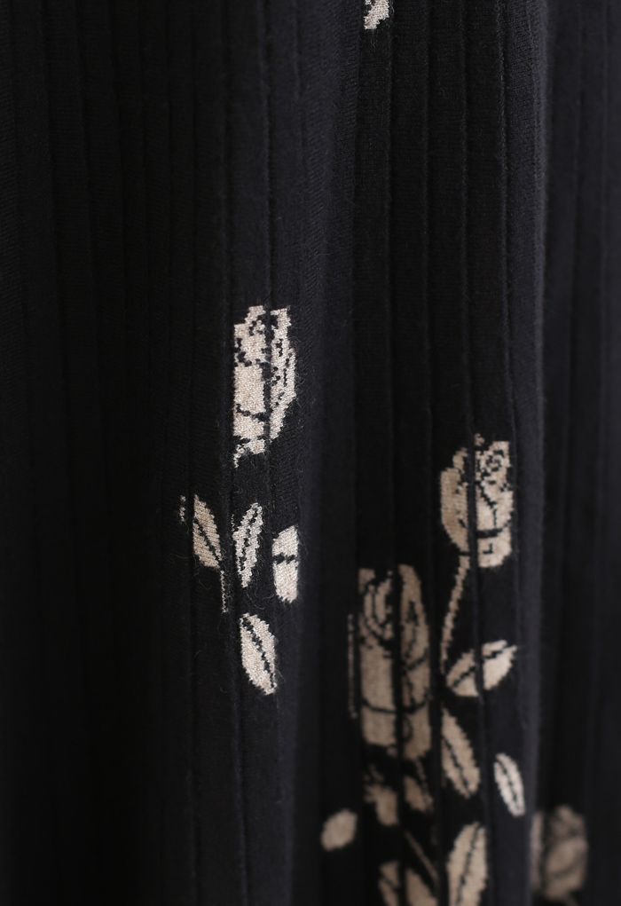 Rosebud Pleated Knit Midi Skirt in Black