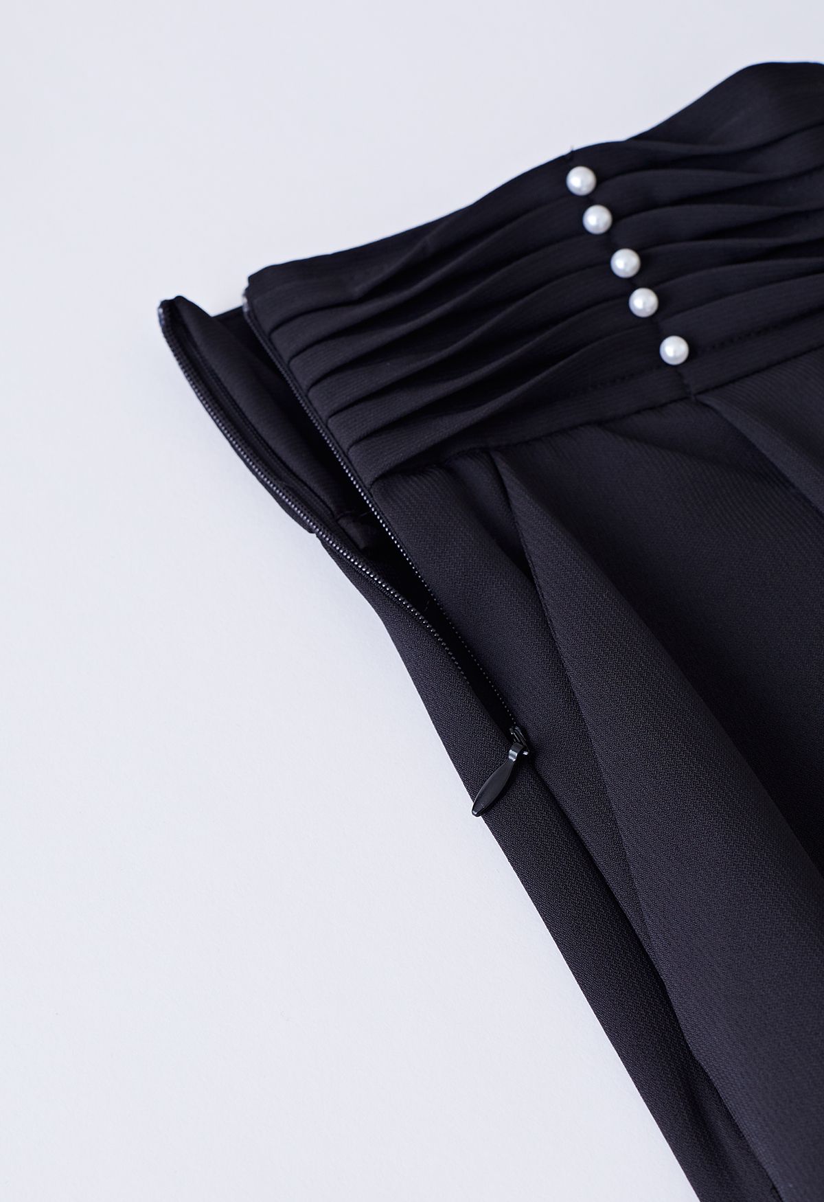 Pearly Pleated Waist Wide-Leg Pants in Black
