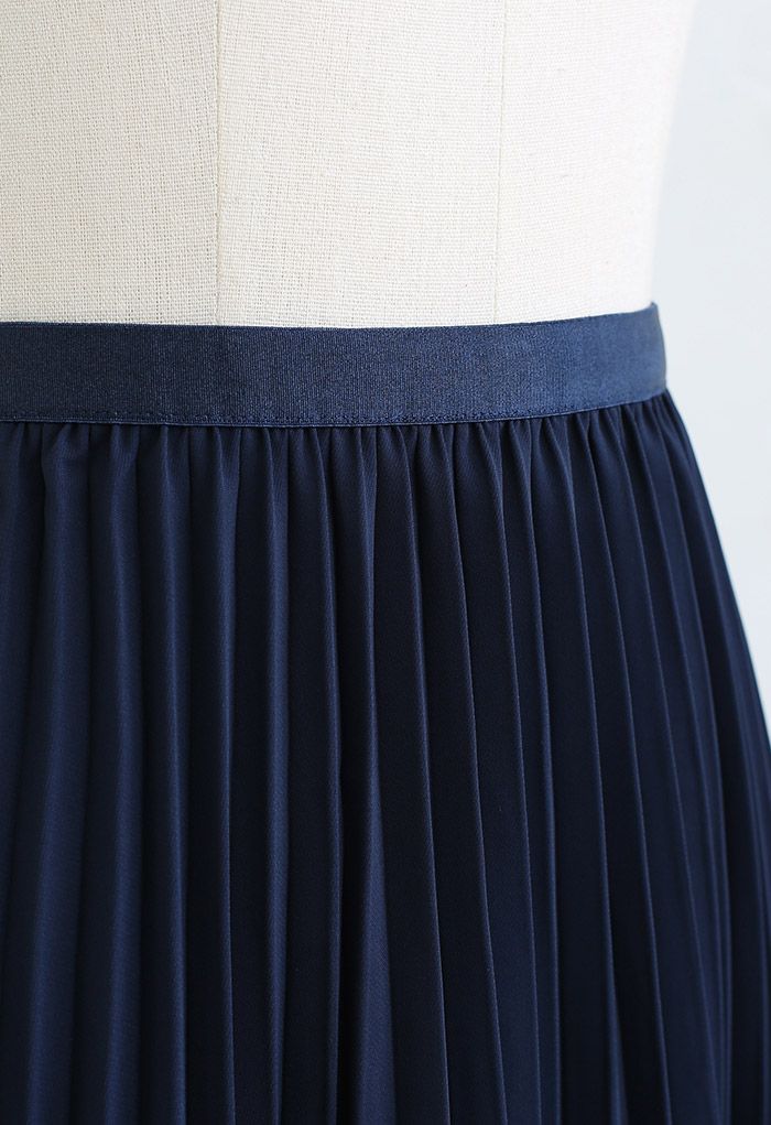 Simplicity Pleated Midi Skirt in Navy