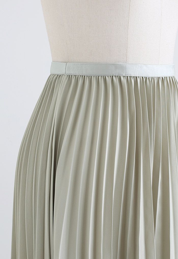Simplicity Pleated Midi Skirt in Pistachio