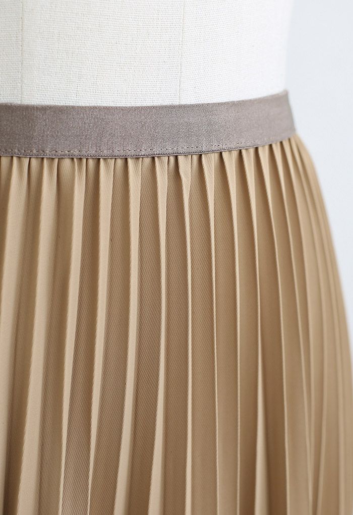 Simplicity Pleated Midi Skirt in Light Tan