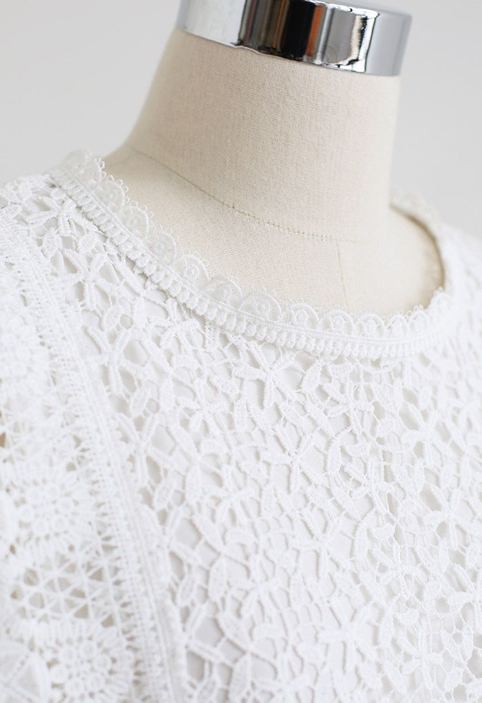 Floret Cutwork Scalloped Edge Crochet Top in White