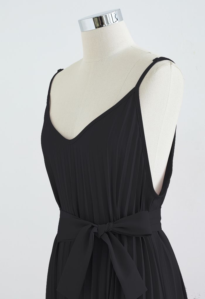 Bowknot Asymmetric Pleated Cami Dress in Black
