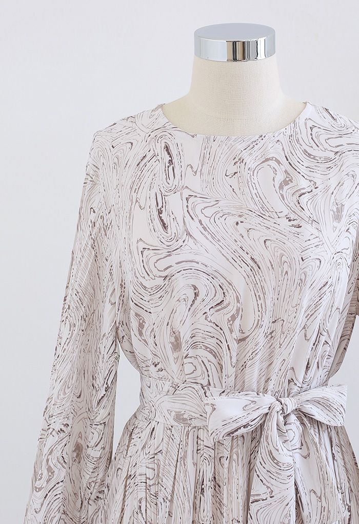 Abstract Stripe Print Pleated Chiffon Dress in Grey