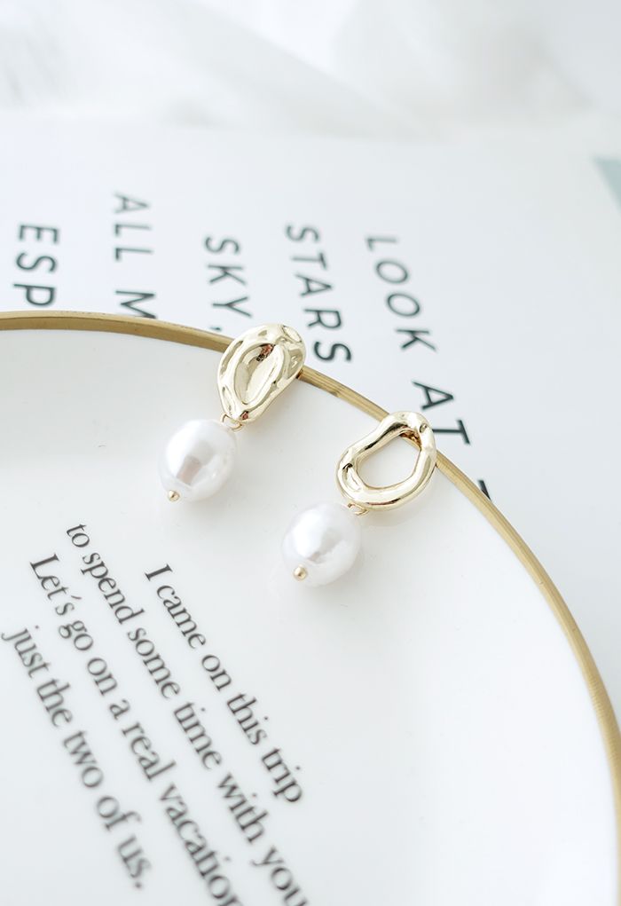 Vintage Distinctive Pearly Earrings