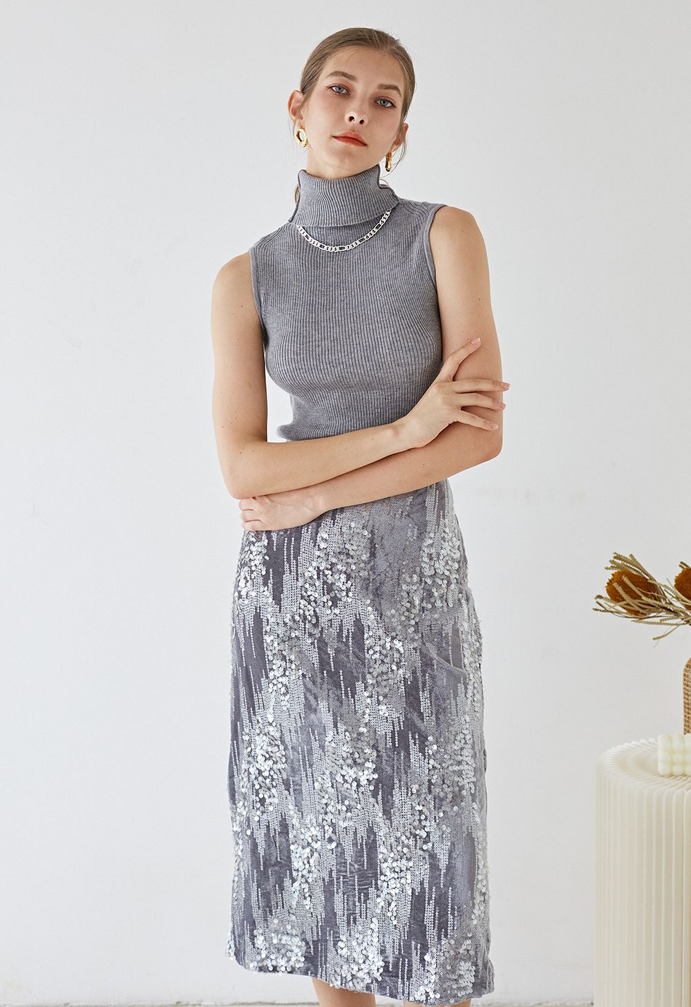 Velvet Sequins Embellished Pencil Skirt in Grey