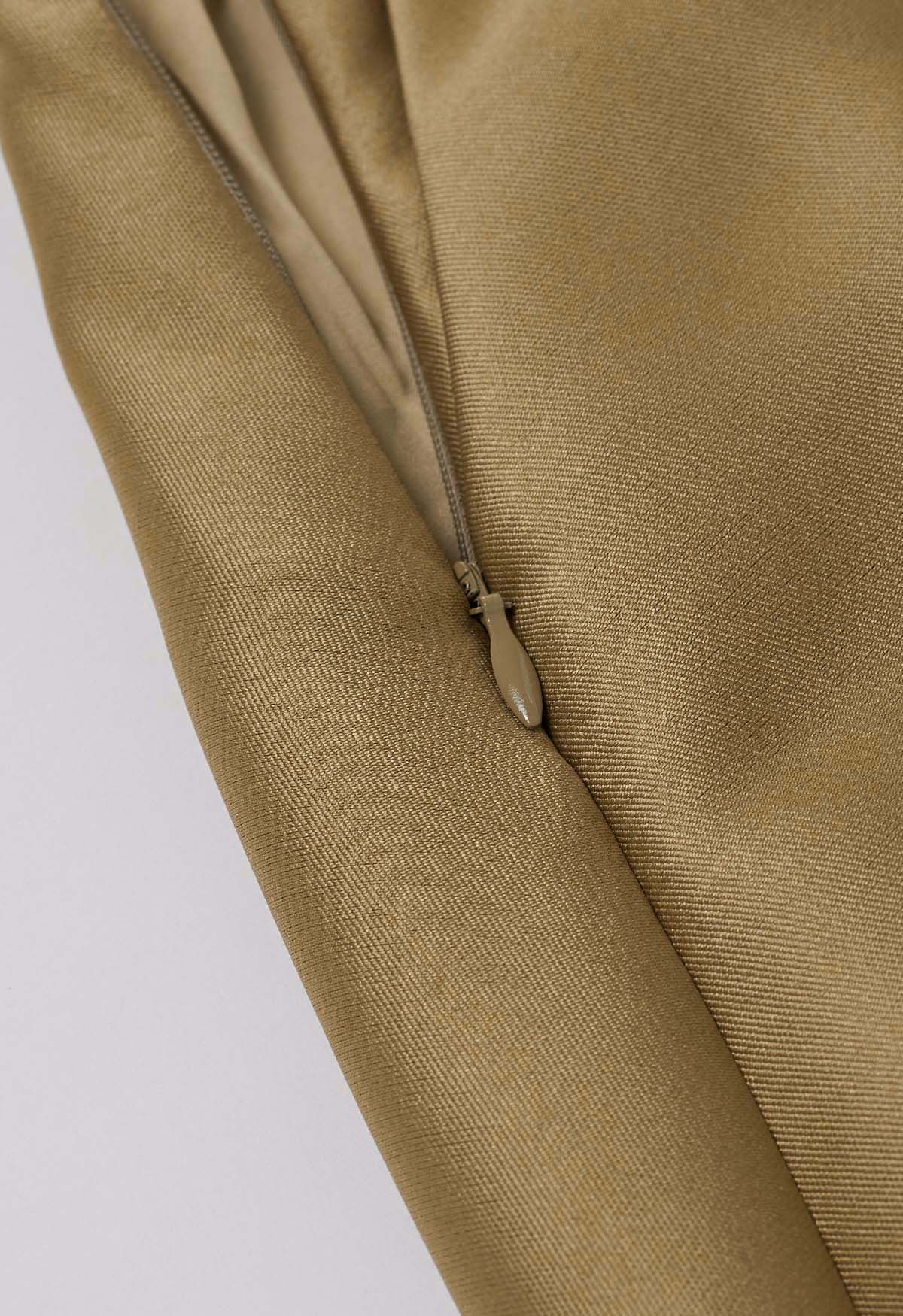Sleek Side Pockets Pleated A-Line Midi Skirt in Gold