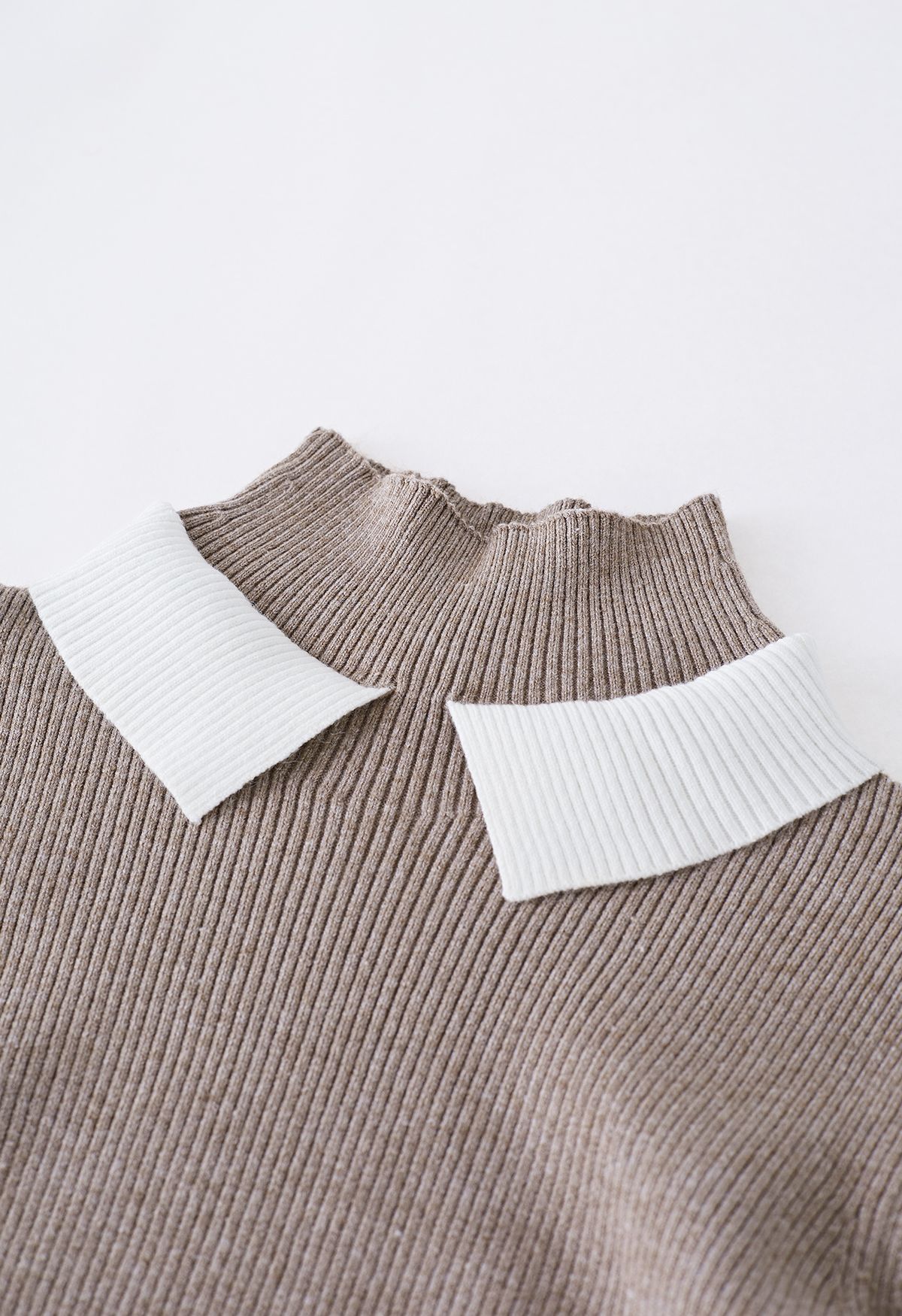 Contrast Doll Collar Mock Neck Knit Top in Taupe