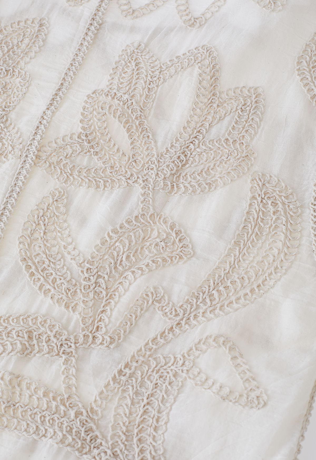 Cutwork Trim Grass Embroidered Top in Linen