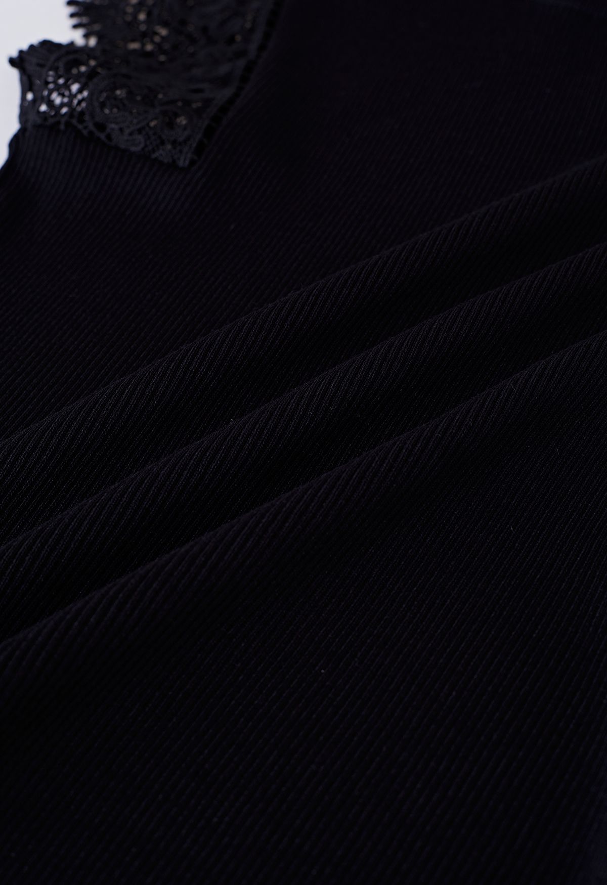Mock Neck Lace Spliced Sleeveless Knit Top in Black