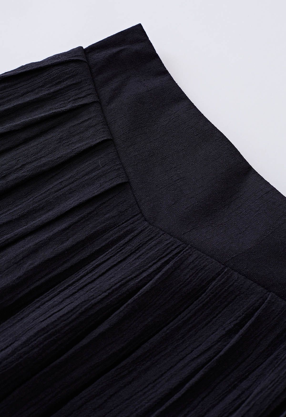 Tie Waist Pleated Wide-Leg Pants in Black