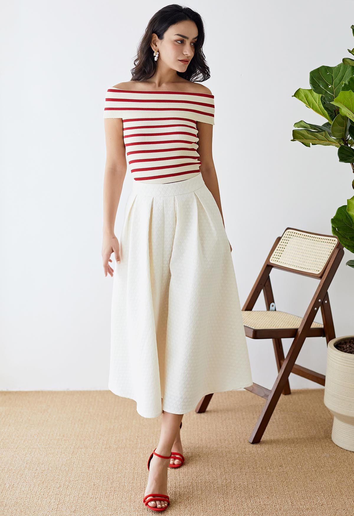 Embossed Heart Texture Pleated Midi Skirt in Ivory