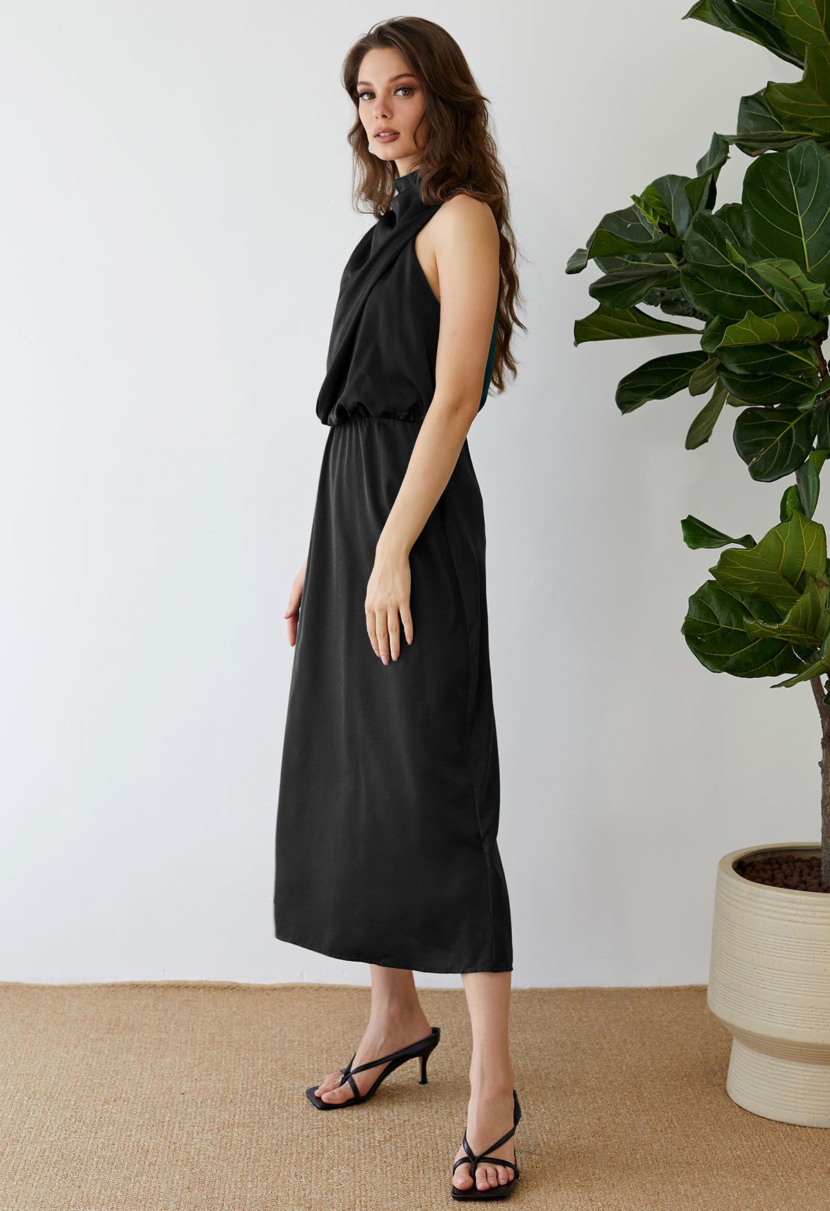Asymmetric Ruched Neckline Sleeveless Dress in Black