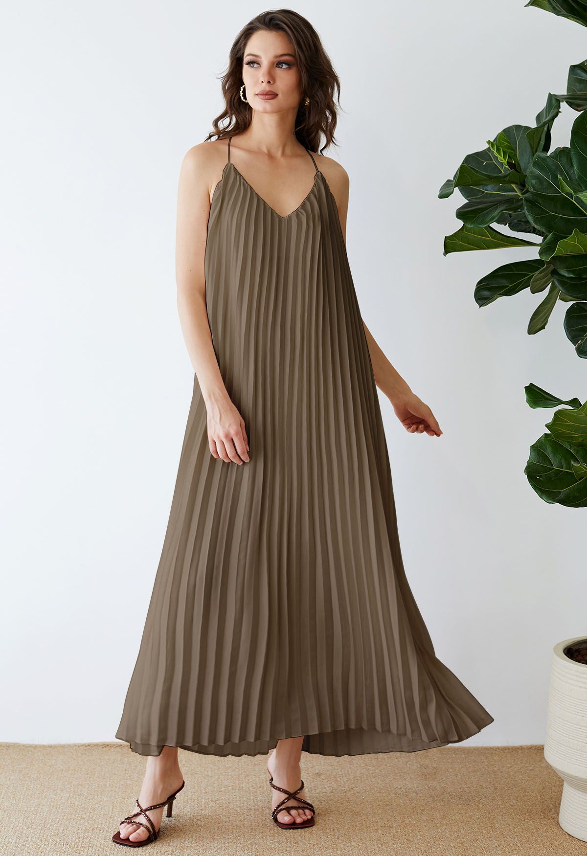 Halter Neck Backless Pleated Maxi Dress in Olive