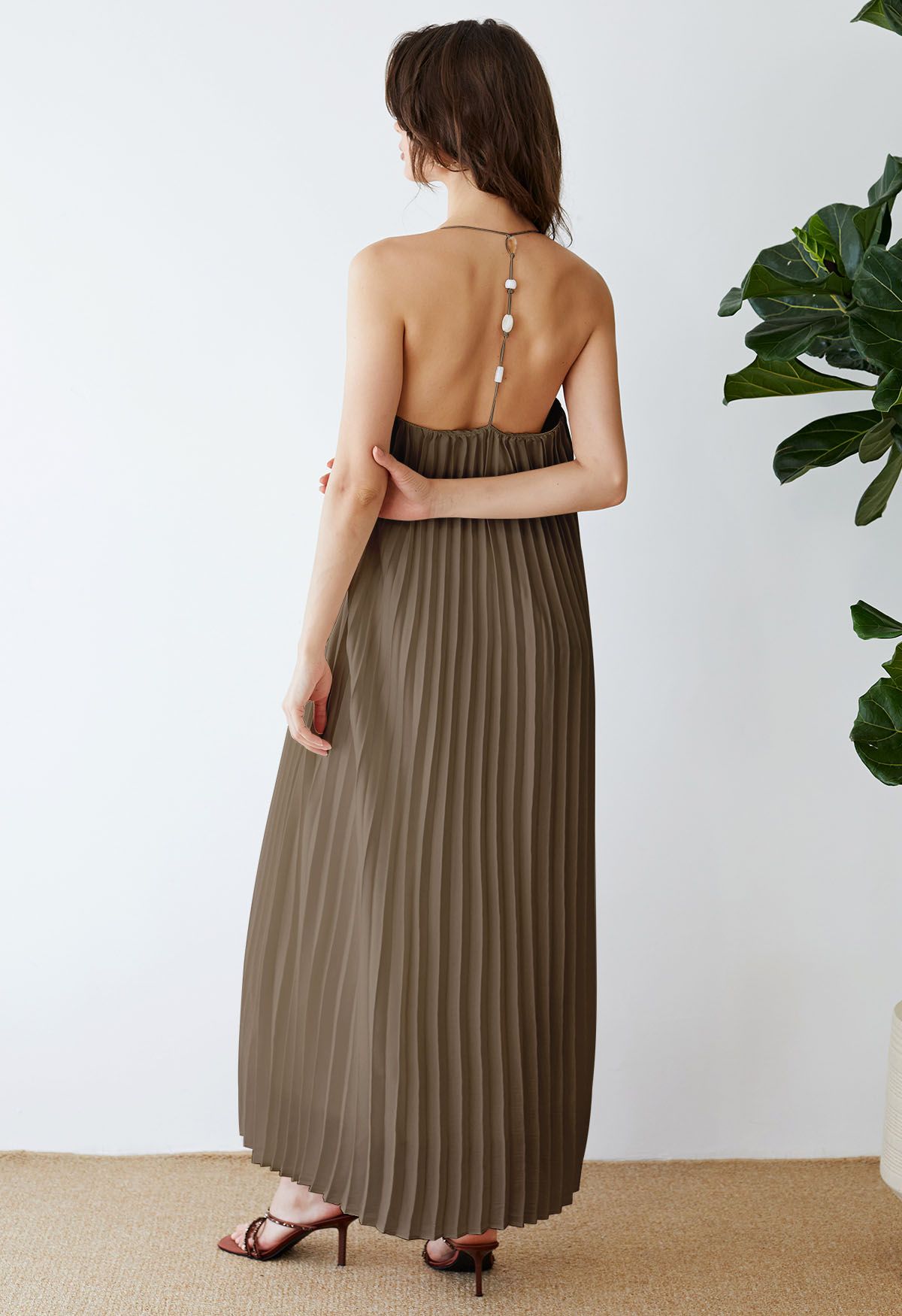 Halter Neck Backless Pleated Maxi Dress in Olive