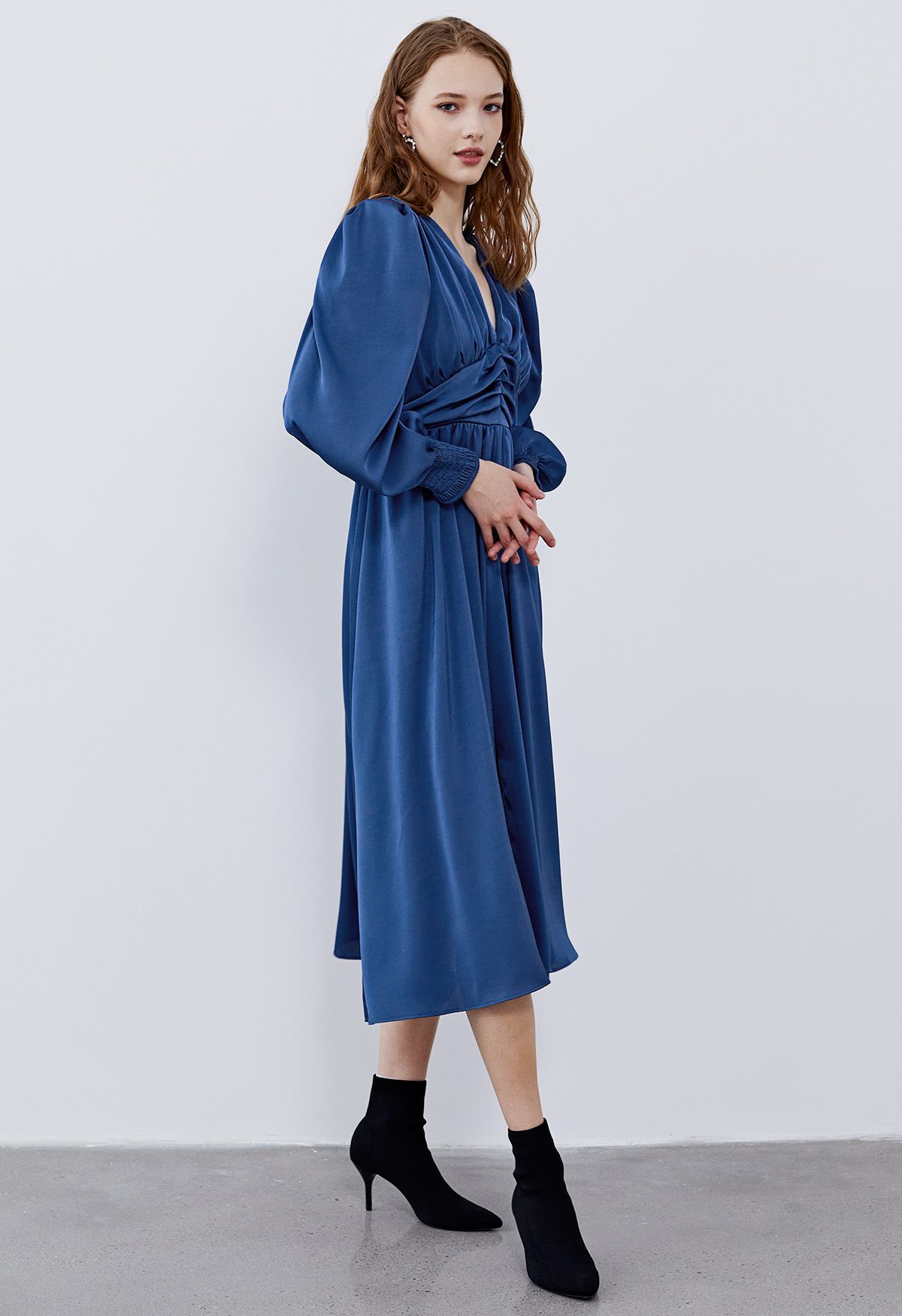 V-Neck Puff Sleeves Ruched Midi Dress in Navy