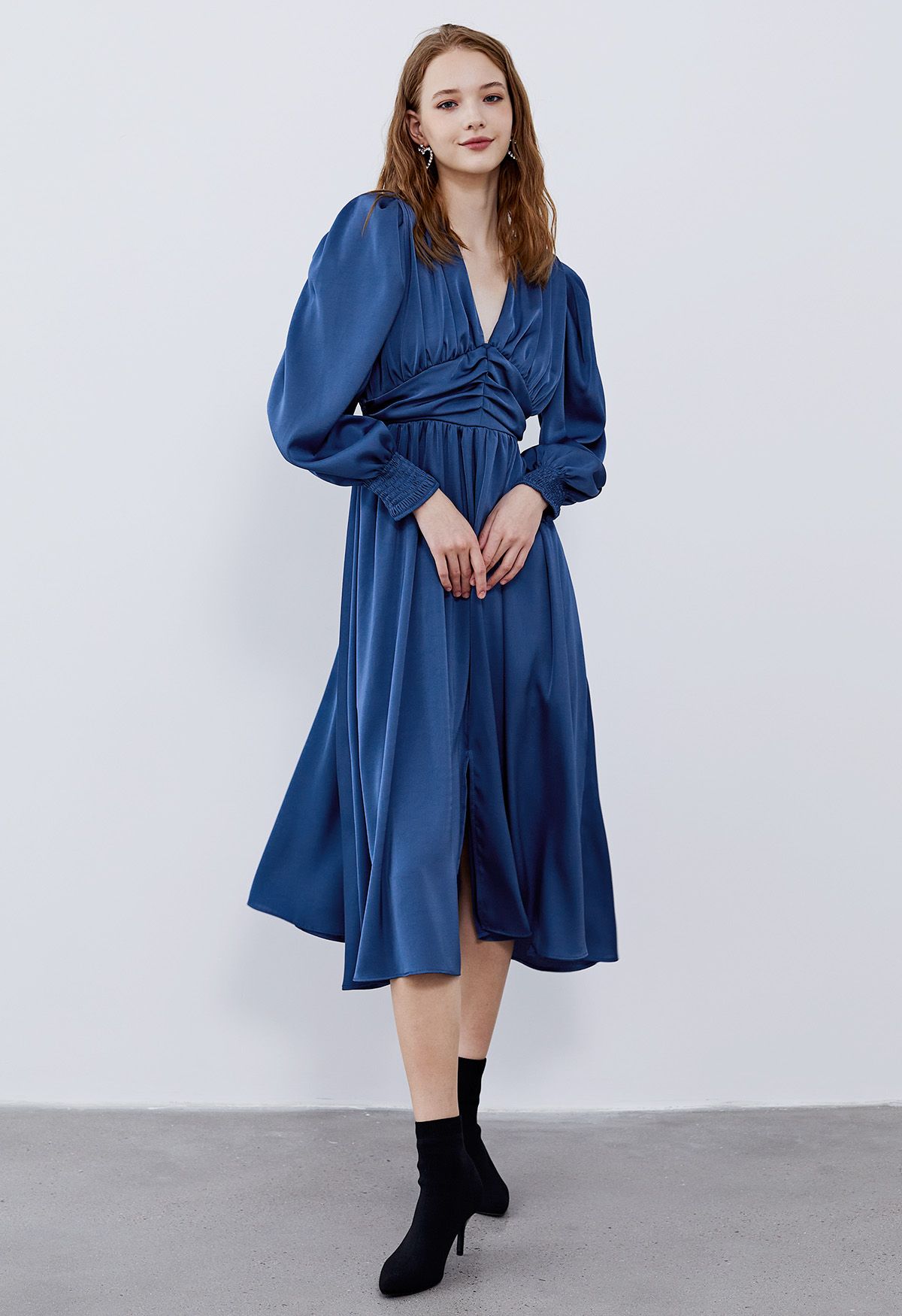 V-Neck Puff Sleeves Ruched Midi Dress in Navy