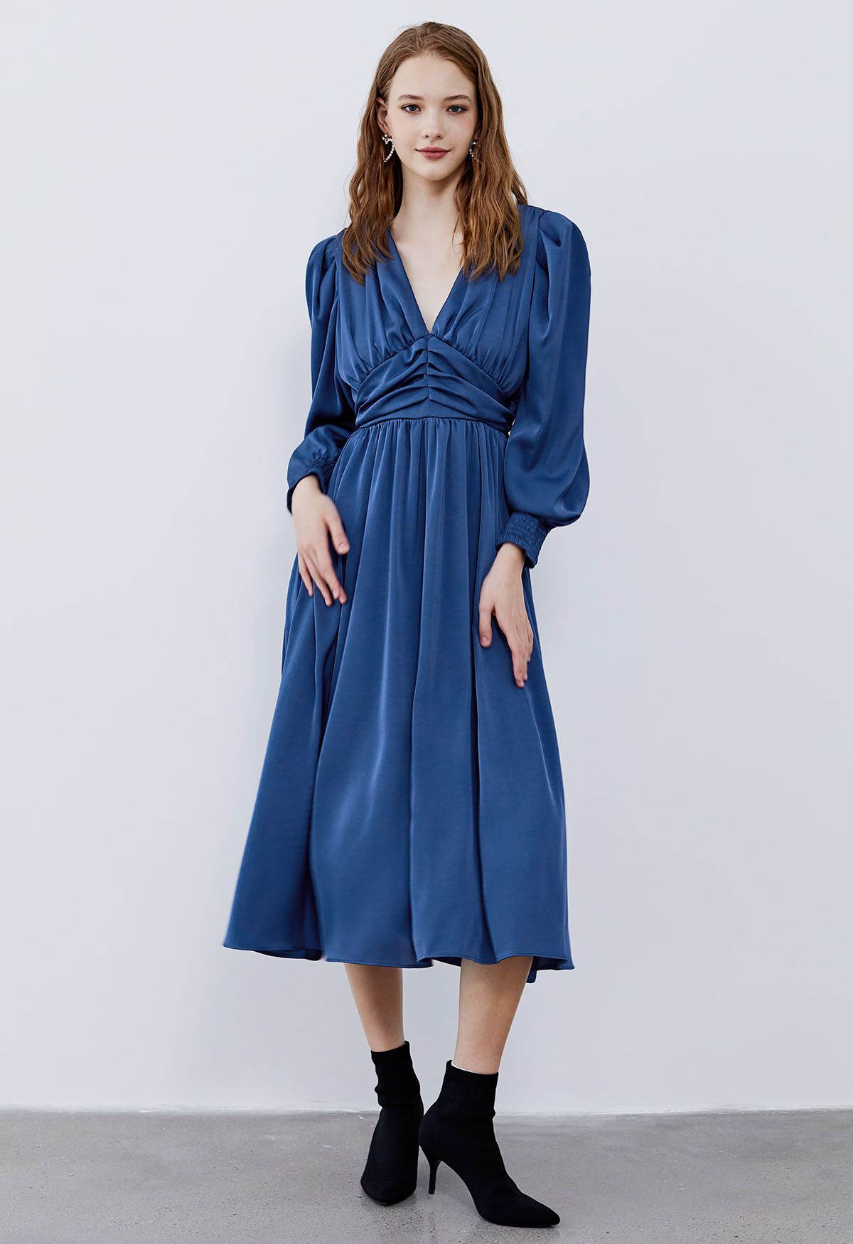 V-Neck Puff Sleeves Ruched Midi Dress in Navy