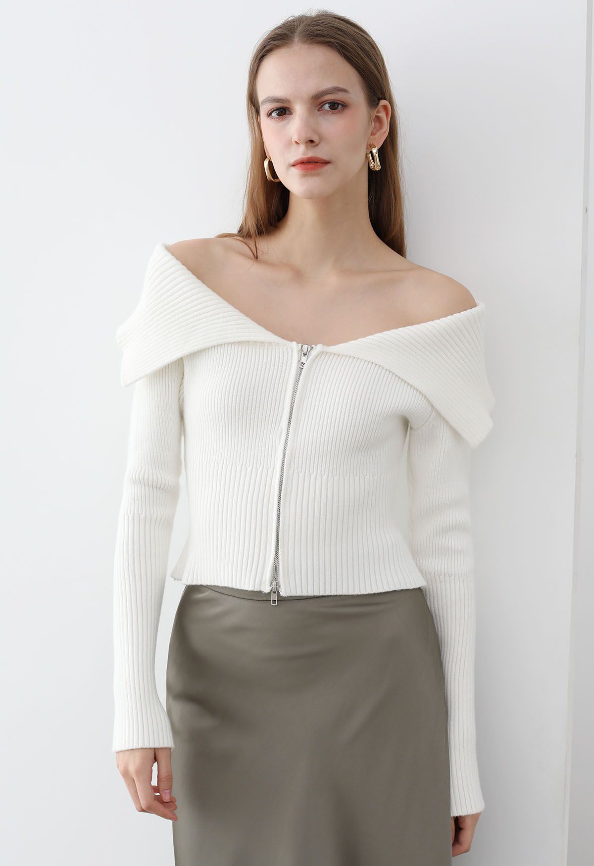 Flap Collar Zip Up Cropped Knit Top in White
