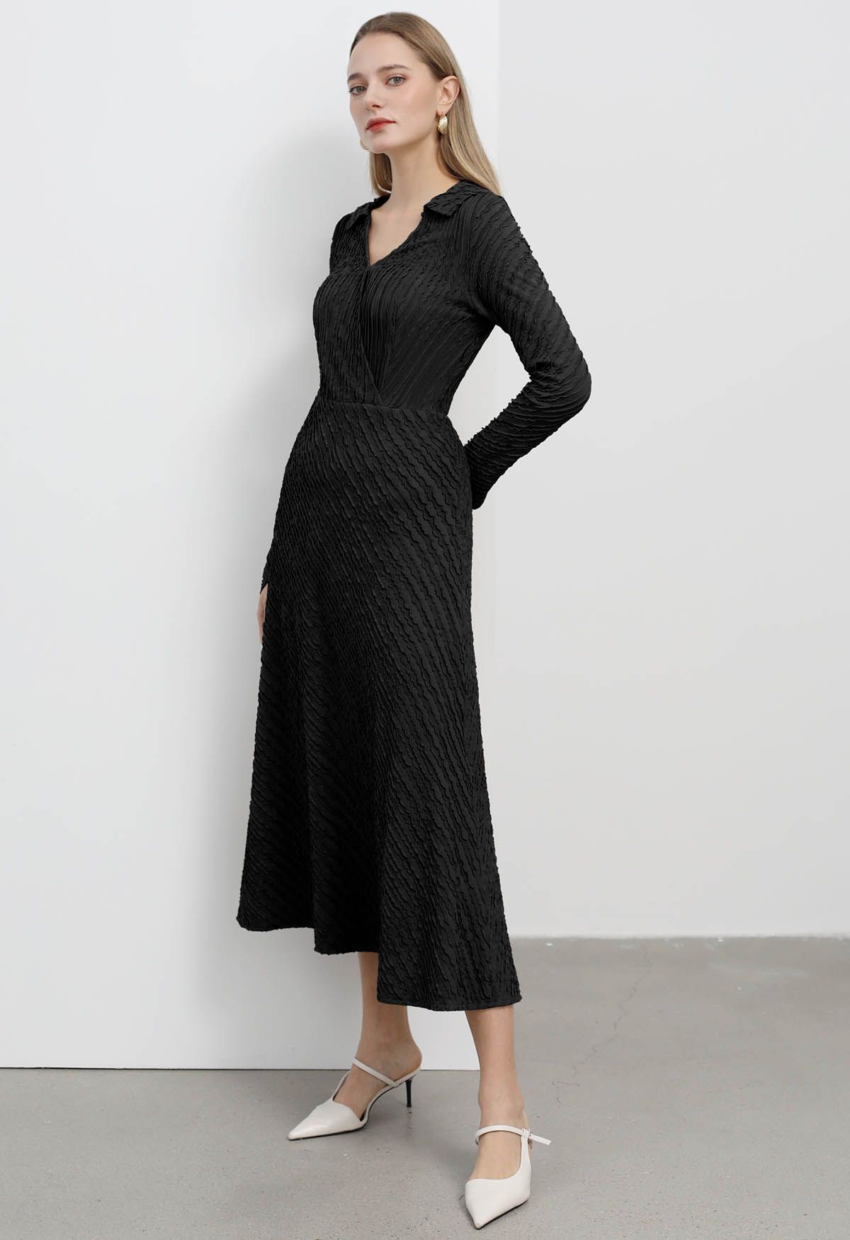 Collared Surplice Neckline Wavy Texture Dress in Black