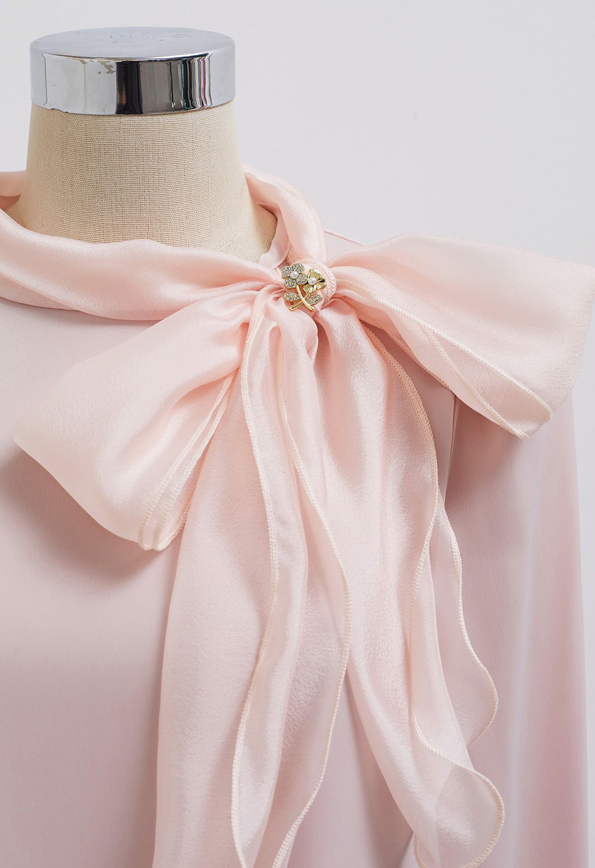 Self-Tie Bowknot Floral Brooch Satin Shirt in Pink