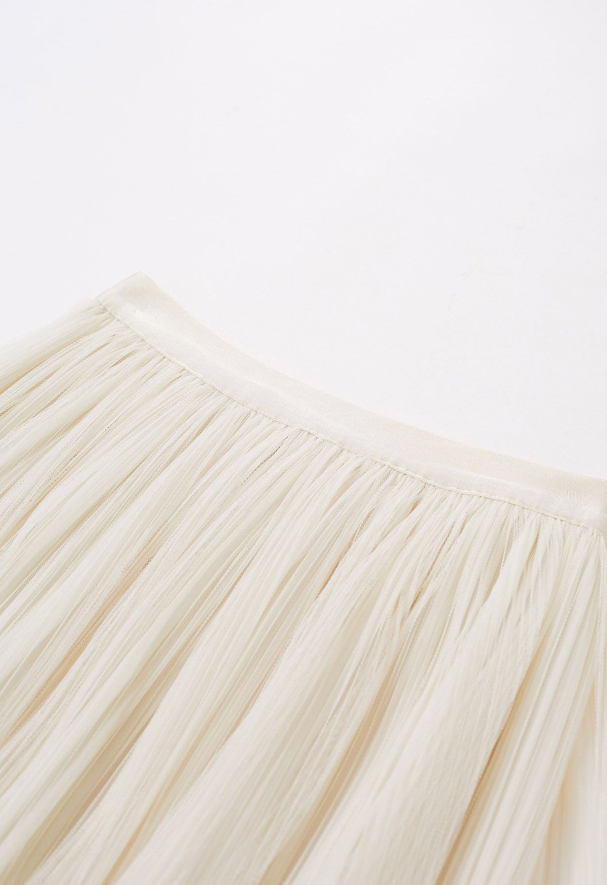 Bowknot Embellished Plisse Tiered Mesh Tulle Skirt in Cream