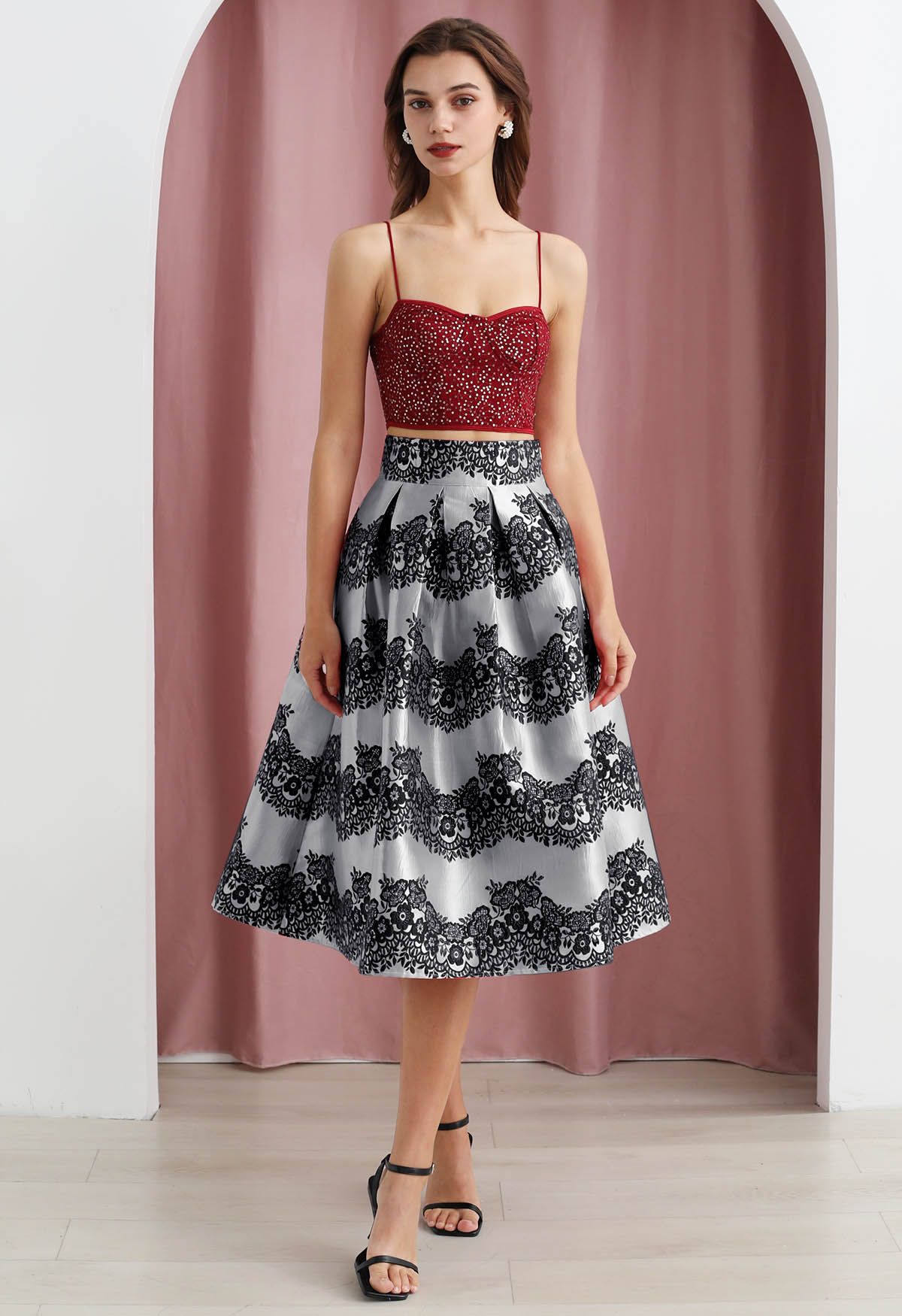 Magnificent Floral Jacquard Pleated Midi Skirt in Black