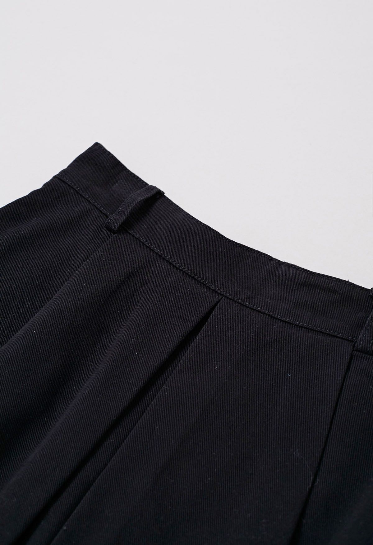 Front Pleated Belt Denim Mini Skorts in Black