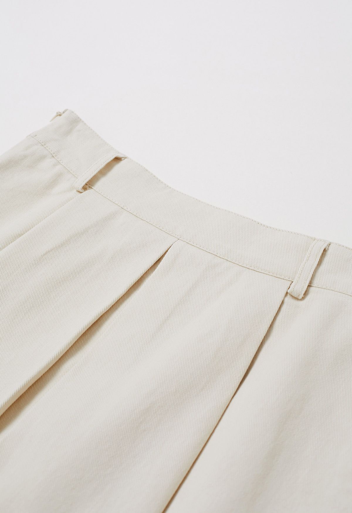 Front Pleated Belt Denim Mini Skorts in Ivory