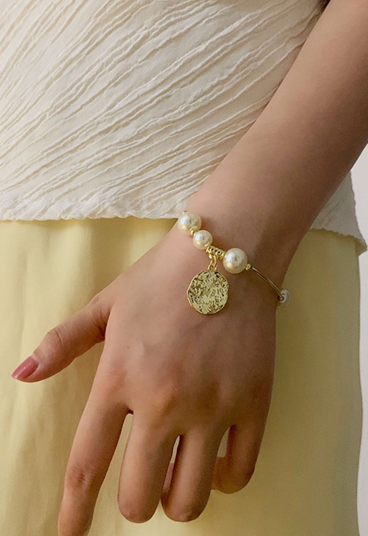 Head Embossed Pearl Gold Bracelet