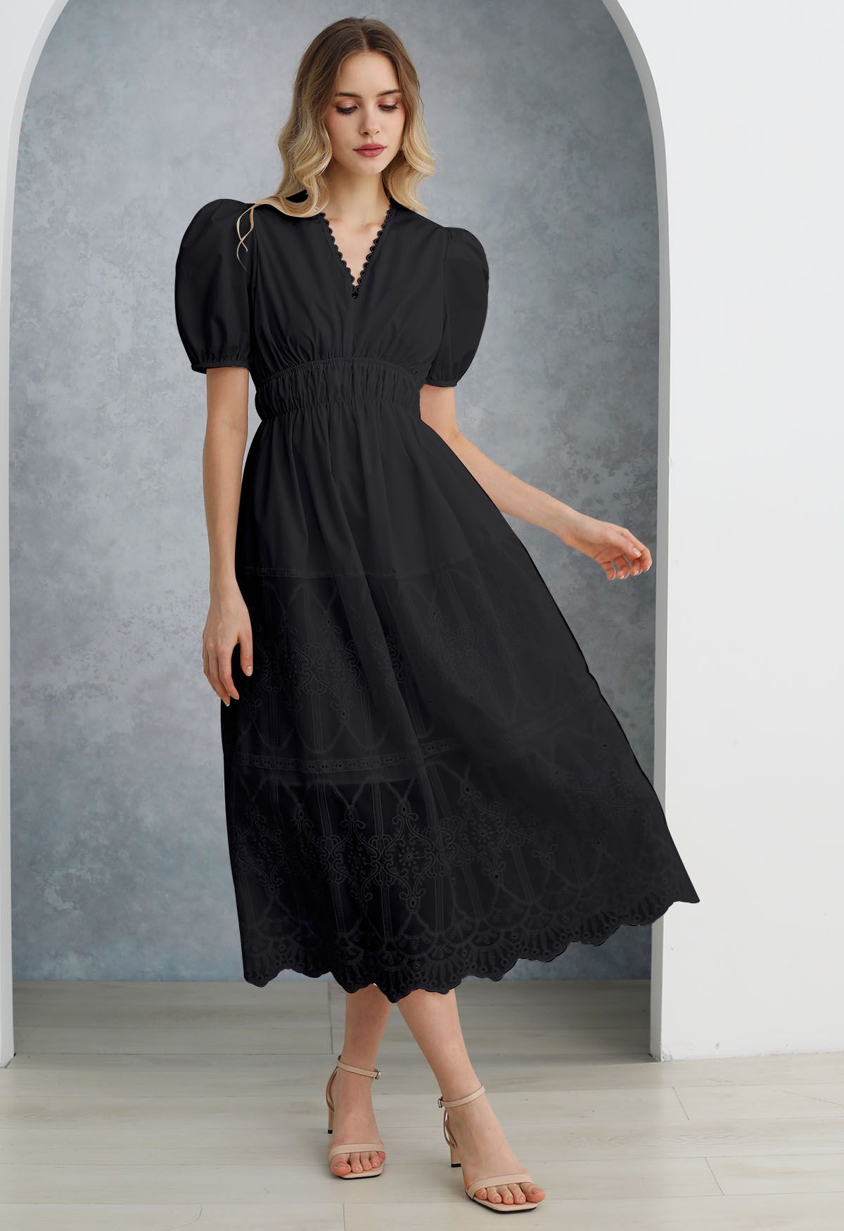 Embroidery Spliced V-Neck Puff Short Sleeves Dress in Black