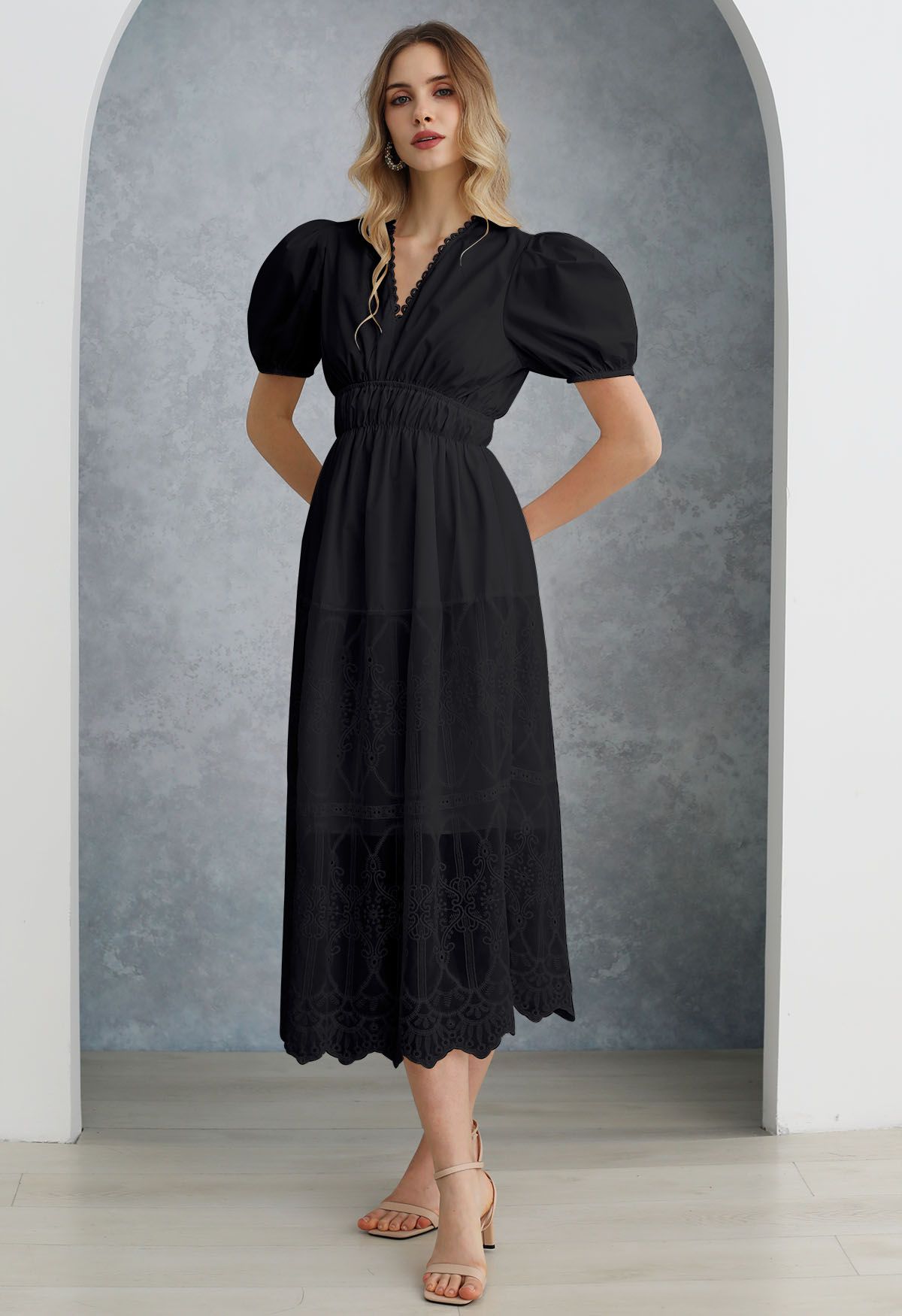 Embroidery Spliced V-Neck Puff Short Sleeves Dress in Black