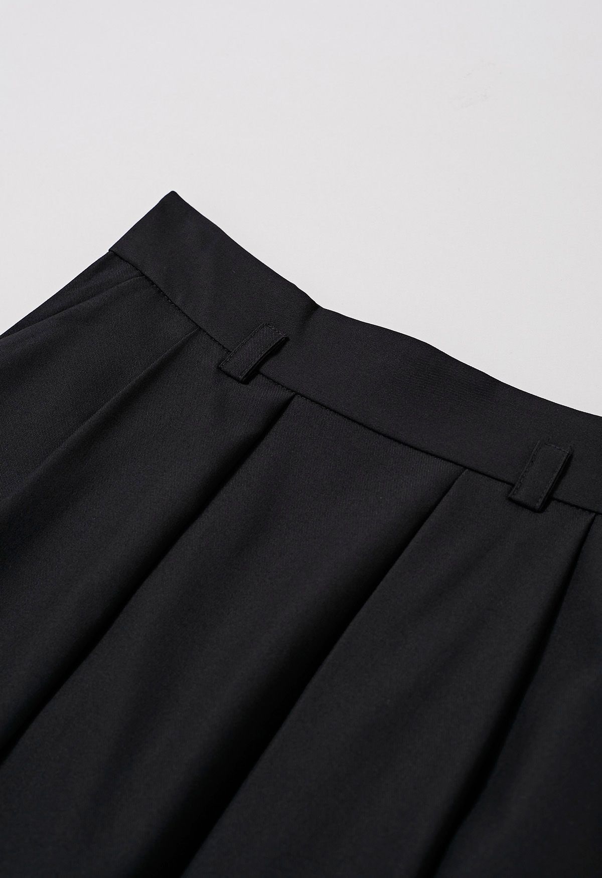 Side Pockets Pleated Belt Midi Skirt in Black