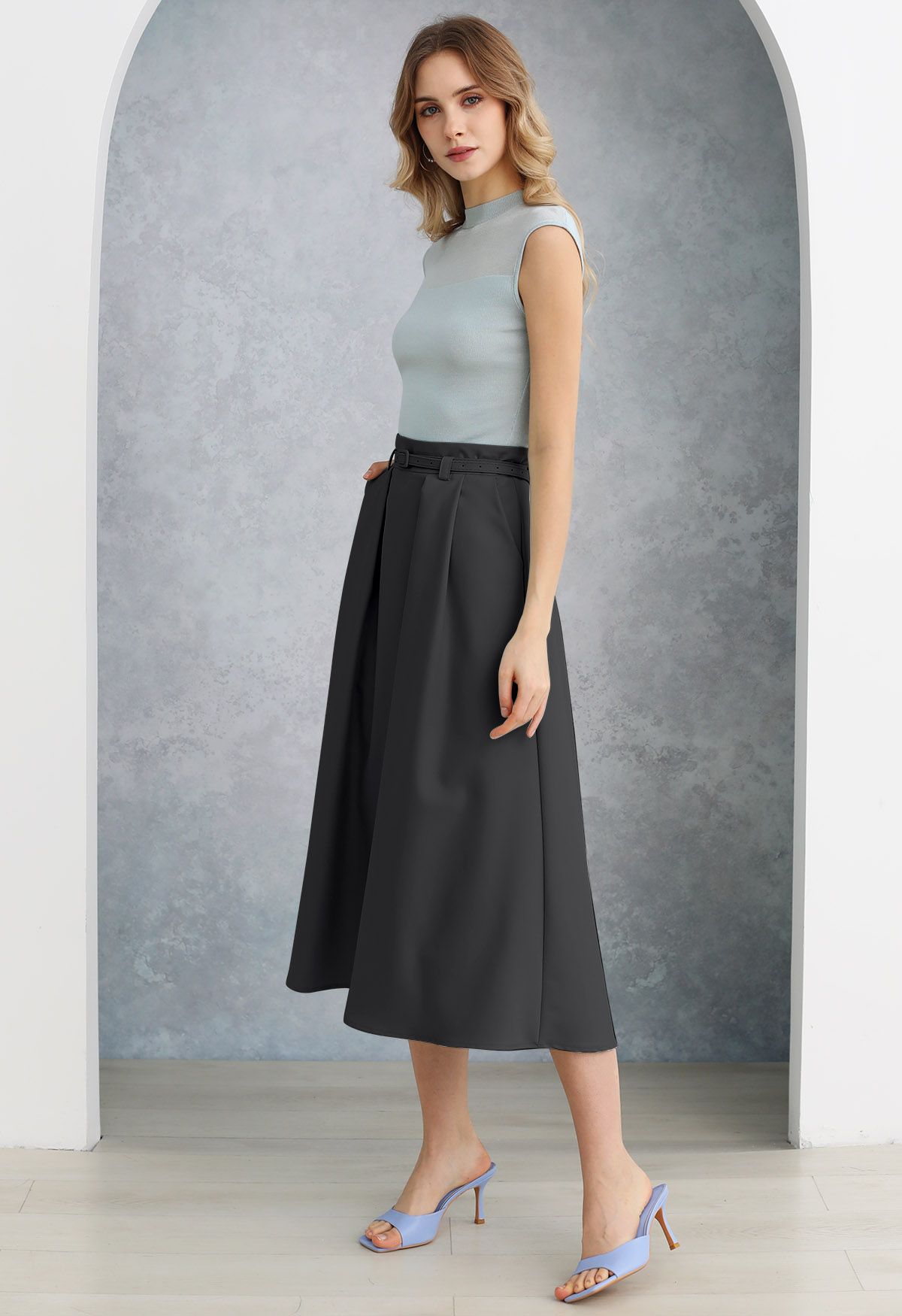 Side Pockets Pleated Belt Midi Skirt in Black