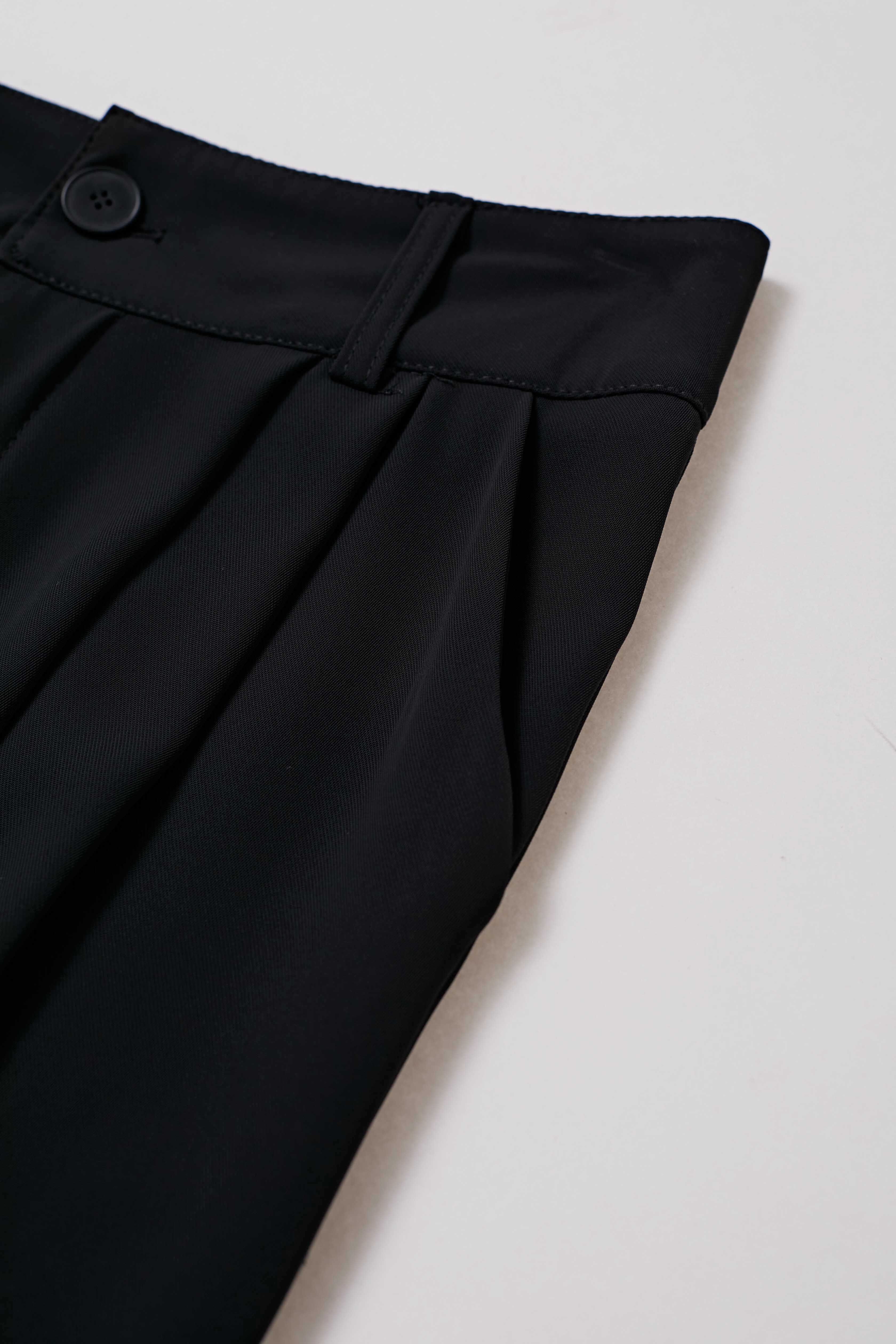 High-Waist Straight-Leg Pants in Black